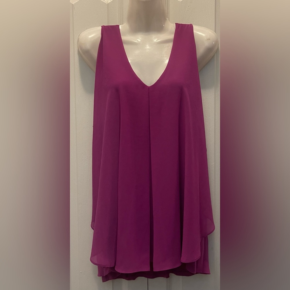 Bobeau beautiful sleeveless top with sheer top layer Size Medium